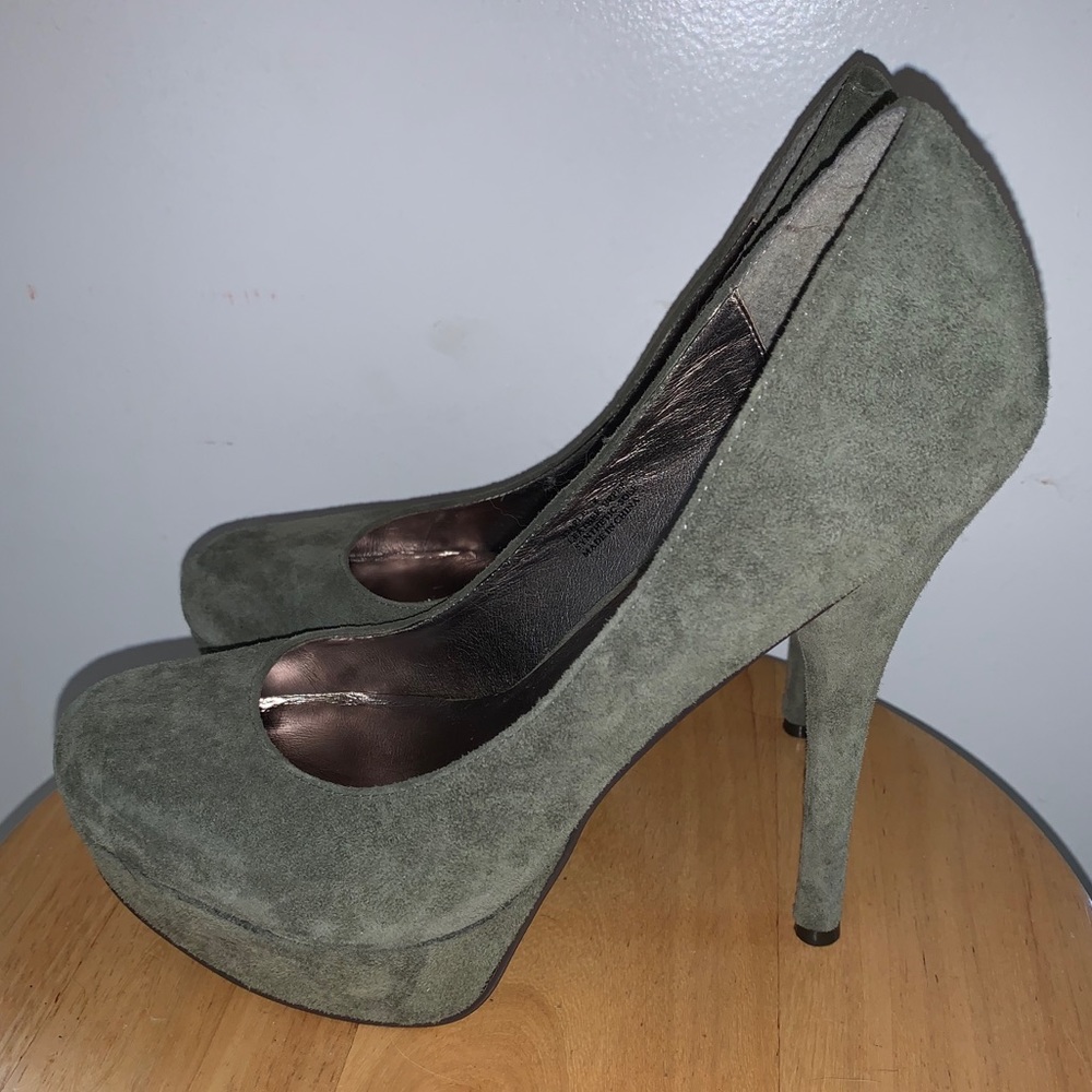 Zigi Soho Green Suede Platform Pumps